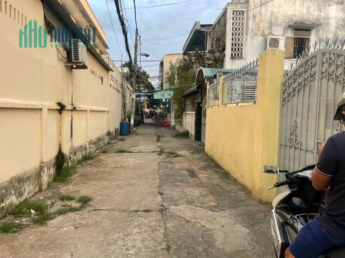 Bán gấp hoặc cho thuê nhà ngay trung tâm chợ Thủ Đức diện tích lớn.