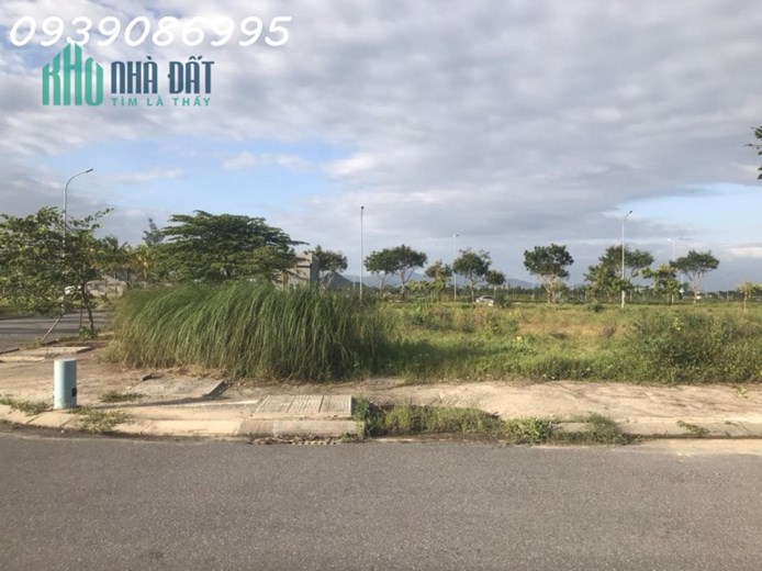 Siêu phẩm 2mặt tiền vị trí đẹp khu R3 Fpt city Đà Nẵng. - Diện tích 153.6m2 với bề ngang 9m thích
