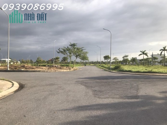 Siêu phẩm 2mặt tiền vị trí đẹp khu R3 Fpt city Đà Nẵng. - Diện tích 153.6m2 với bề ngang 9m thích