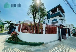 Bán Biệt Thự Sân Vườn Mới Xây, 13x21m, Gần Chợ Hóc Môn, Sổ Hoàn Công Đủ