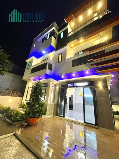 Bán Biệt Thự Sân Vườn Mới Xây, 13x21m, Gần Chợ Hóc Môn, Sổ Hoàn Công Đủ