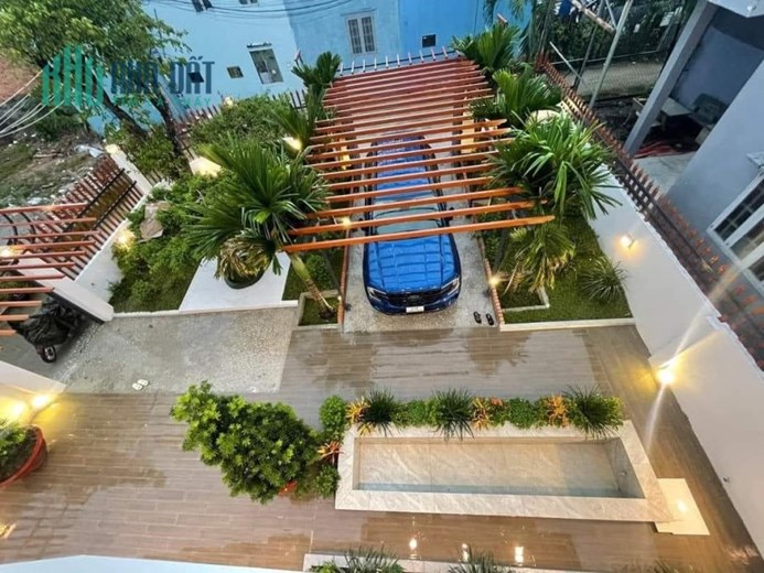 Bán Biệt Thự Sân Vườn Mới Xây, 13x21m, Gần Chợ Hóc Môn, Sổ Hoàn Công Đủ
