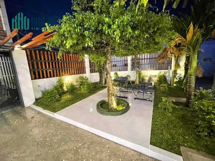 Bán Biệt Thự Sân Vườn Mới Xây, 13x21m, Gần Chợ Hóc Môn, Sổ Hoàn Công Đủ