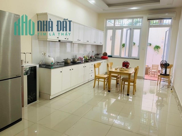 Mình tìm 1 bạn nữ ở ghép với em gái sinh viên năm cuối, phòng trong nhà nguyên căn.