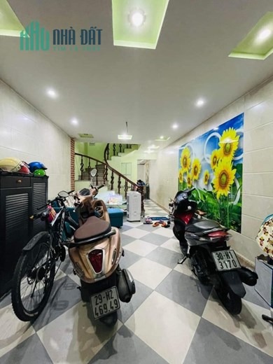 CỰC HIẾM ! Bán nhà ngõ 250 Tân Mai, kinh doanh, ngõ thông DT 43m2 × 5T Ô Tô tránh vào nhà hơn 4 tỷ