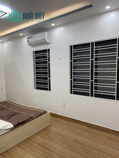 Bán nhà ngõ 46 Lạch Tray, 52m 4 tầng sân cổng riêng GIÁ 2.98 tỉ ngõ nông