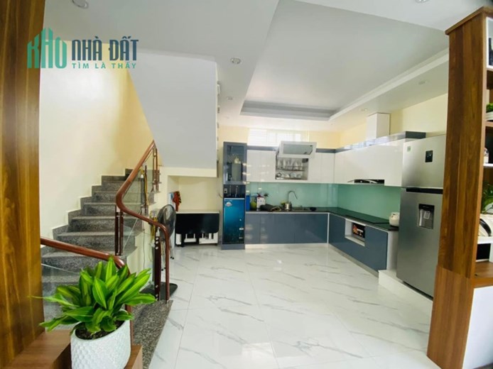 Bán nhà 193 Văn Cao, 43m 4 tầng GIÁ 2.19 tỉ ô,tô đỗ tận cửa, nhà đẹp