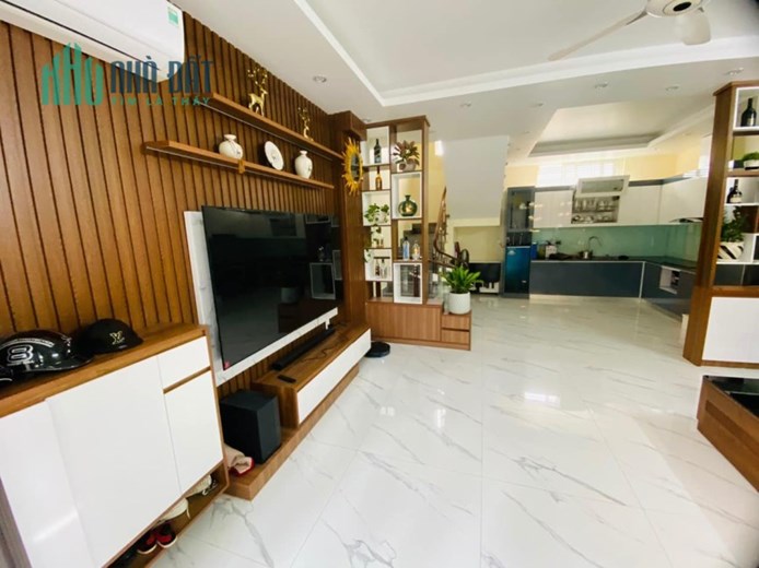 Bán nhà 193 Văn Cao, 43m 4 tầng GIÁ 2.19 tỉ ô,tô đỗ tận cửa, nhà đẹp