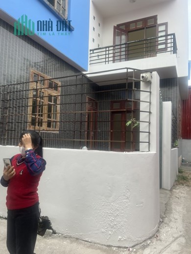 Giá ối gời ơi bà con cô bác ạ 
GIÁ chỉ nhỉnh 1 tỷ có ngay nhà 3 tầng mới 
DIỆN TÍCH GẦN 100 m lô