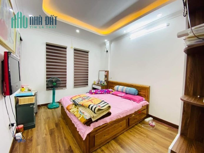 Bán nhà phố Quan Nhân, gần hồ, ngõ rộng, nhà chất, 65m, 4PN, 6.8 tỷ
