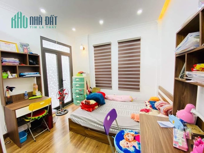 Bán nhà phố Quan Nhân, gần hồ, ngõ rộng, nhà chất, 65m, 4PN, 6.8 tỷ
