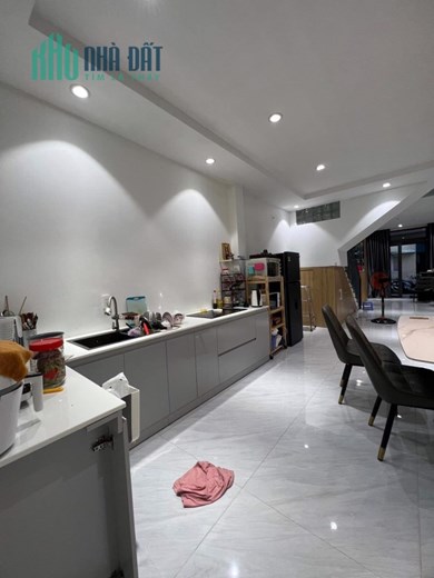 PVC - 70M2(4X17), 3 TẦNG 3PN BTCT MỚI Ở NGAY, SỔ VUÔNG, GẤP BÁN