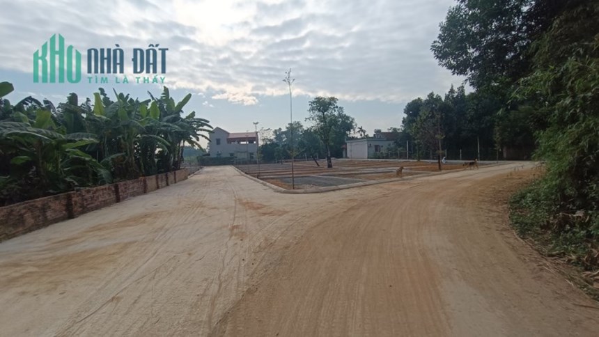 Cần tiền lo công việc nên bán gấp lô 60m Bình Yên
Gần FPT Hoà lạc- Đường thông thoáng
Giá nhỉnh 1