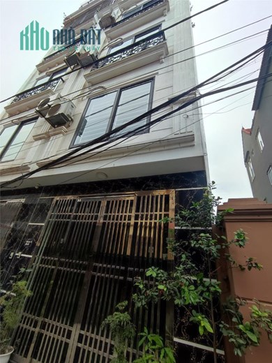Phạm Văn Đồng- Bán nhà 31mx 5 tầng, ngõ rộng, tặng nội thất
