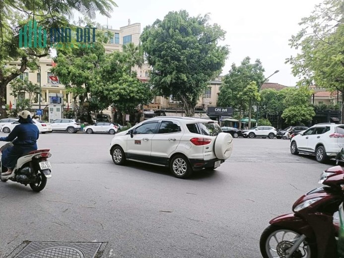 O9 2628 5559 Bán nhà mặt phố Thợ Nhuộm 313m², 4 tầng, MT 14m, giá 175 tỷ Hoàn Kiếm