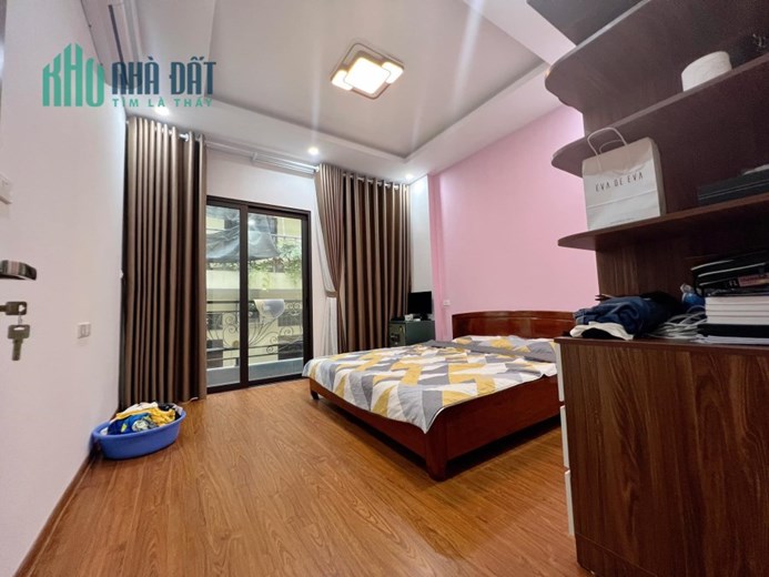Bán nhà Kim giang 47m2 x4 tầng,mới,đẹp,ở luôn,gần đường,oto đỗ cửa,giá 4,25 tỷ