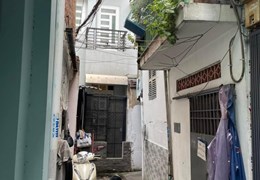 NHÀ BỀ NGANG KHỬNG. 10m. H3G. Cách ĐƯỜNG LỚN  TÔN THẤT THUYẾT P18 ..Q4 chỉ 15M. 43m2.  2 TẦNG.