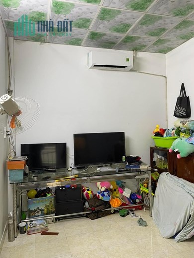 NHÀ BỀ NGANG KHỬNG. 10m. H3G. Cách ĐƯỜNG LỚN  TÔN THẤT THUYẾT P18 ..Q4 chỉ 15M. 43m2.  2 TẦNG.