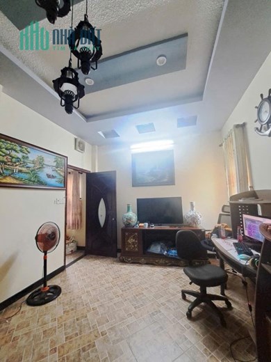 Bán nhà 3 tầng BTCT 62.3m2 TẶNG NỘI THẤT, đường Nguyễn Văn Quá, giá chỉ 4.550 tỷ