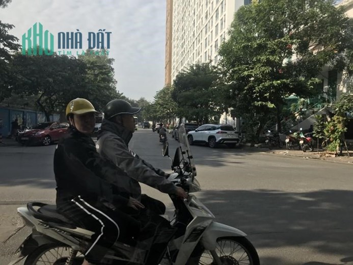 Chính Chủ Nhờ Tìm Khách Thuê Ngôi Nhà kinh doanh mặt phố Núi Trúc, Ba Đình