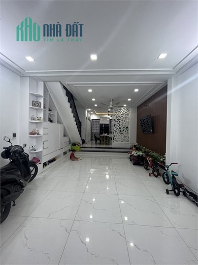 bán gấp nhà đẹp khu dân cư cao cấp, dân trí cao, gần trường học , nhà thờ