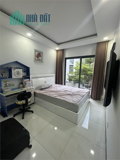 bán gấp nhà đẹp KDC cao cấp, tiện ích xung quanh đầy đủ, thiết kế 1 trệt 2 lầu, sẵn nội thất