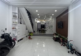 bán gấp nhà đẹp KDC cao cấp, tiện ích xung quanh đầy đủ, thiết kế 1 trệt 2 lầu, sẵn nội thất