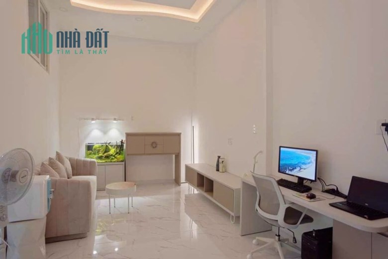 CHỦ NHIỆT BÁN GIẢM 200TR. GIÁ CHÀO MỚI 4 TỶ.
HÀNG HIẾM - MỘT BƯỚC RA ĐƯỜNG LỚN - BTCT CHỈ NHỈNH 4