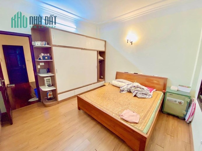 Bán nhà Đại Cồ Việt, 15m ra mặt phố, nhà đẹp, cạnh công viên, 55m, 4PN, 7 .6  tỷ