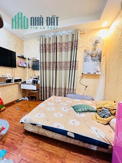 Bán gấp nhà cũ mặt phố Nguyễn Văn Trỗi - Định Công - Giải Phóng - Lô góc - 120m x 3 Tầng - MT 6m