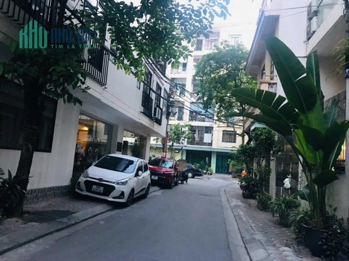 Bán nhà phân lô ngõ Văn Cao ô tô tránh 40m 5 tầng MT4.62m an sinh lý tưởng giá 12.5 tỷ