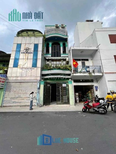 Mặt tiền KD Trần Quốc Hoàn, có phòng ngủ, 10 triệu/th
