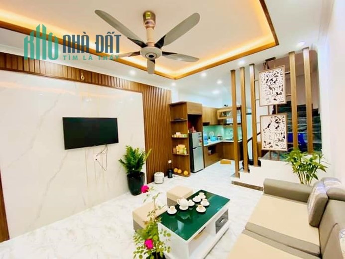 NHÀ MỚI ĐẸP PHỐ NGUYỄN TRÃI CẠNH ROYAL CITY NGÃ TƯ SỞ  5 TẦNG DT:30M2 SỔ ĐỎ T2:35M2 3 PHÒNG NGỦ