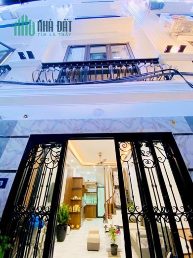 NHÀ MỚI ĐẸP PHỐ NGUYỄN TRÃI CẠNH ROYAL CITY NGÃ TƯ SỞ  5 TẦNG DT:30M2 SỔ ĐỎ T2:35M2 3 PHÒNG NGỦ