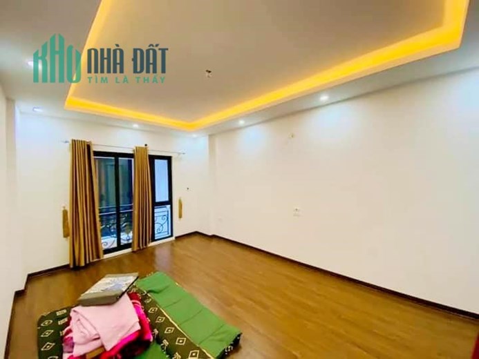 NHÀ MỚI ĐẸP PHỐ NGUYỄN TRÃI CẠNH ROYAL CITY NGÃ TƯ SỞ  5 TẦNG DT:30M2 SỔ ĐỎ T2:35M2 3 PHÒNG NGỦ