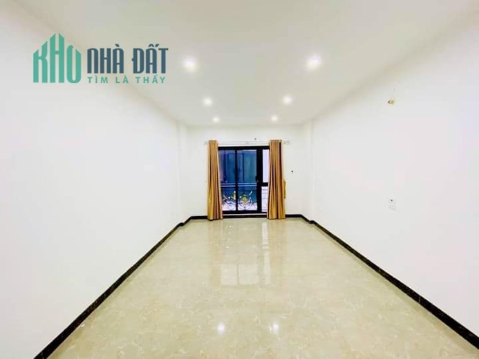 NHÀ MỚI ĐẸP PHỐ NGUYỄN TRÃI CẠNH ROYAL CITY NGÃ TƯ SỞ  5 TẦNG DT:30M2 SỔ ĐỎ T2:35M2 3 PHÒNG NGỦ