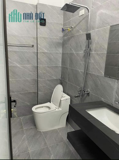 Bán nhà Hoàng Quốc Việt , 5 tầng, 4 phòng ngủ, full nội thất, cách phố 30m, gần chỗ để oto, giá 5 tỷ