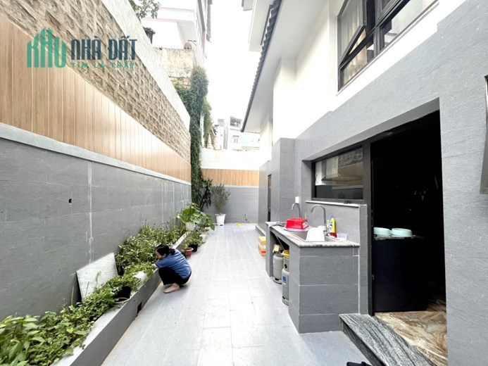 Bán nhanh nhà mới full nội thất 11PN mặt tiền chính giá chỉ 35 tỷ Đà Lạt Lâm Đồng