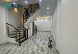 Cho thuê nhà ngõ 89 Lạc Long Quân- 10m ott- nhà mới koong- 5 tầng- 4 ngủ- chỉ 15tr.