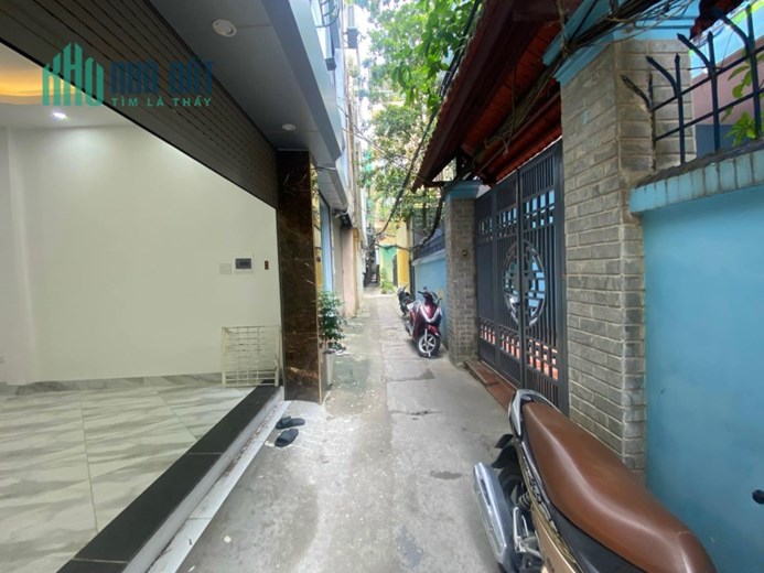 Cho thuê nhà ngõ 89 Lạc Long Quân- 10m ott- nhà mới koong- 5 tầng- 4 ngủ- chỉ 15tr.