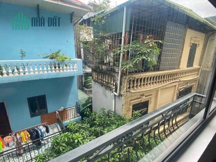 Cho thuê nhà ngõ 89 Lạc Long Quân- 10m ott- nhà mới koong- 5 tầng- 4 ngủ- chỉ 15tr.