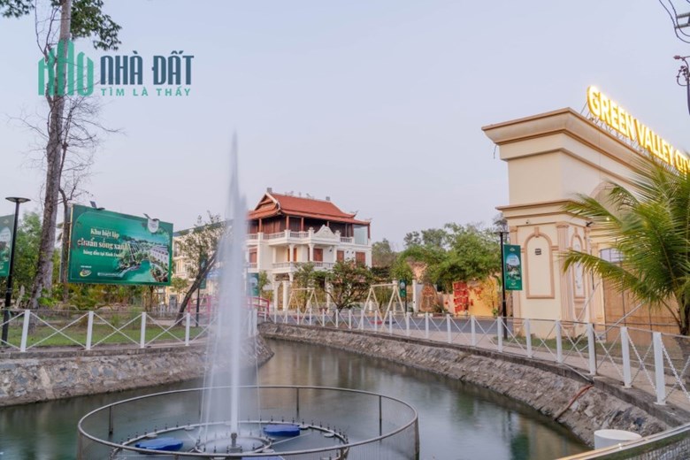 1 trệt 2 lầu 3PN/4WC trả góp 35 năm có ngân hàng cho vay 70% mặt tiền nhà 20m