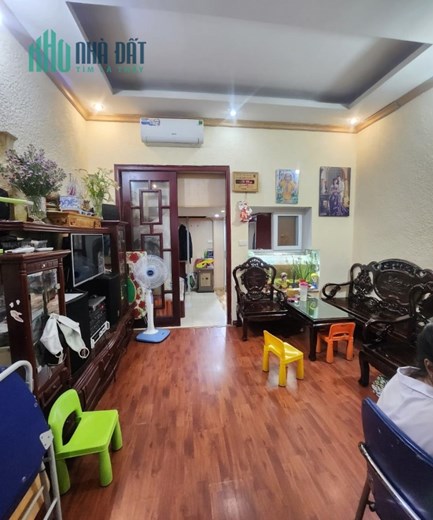 Tập thể Ngã 4 Sở, Nguyễn Trãi 42m2, Tầng 2, bếp wc khép kín, ô tô đỗ dưới, 1.55 tỷ