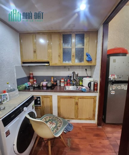 Tập thể Ngã 4 Sở, Nguyễn Trãi 42m2, Tầng 2, bếp wc khép kín, ô tô đỗ dưới, 1.55 tỷ