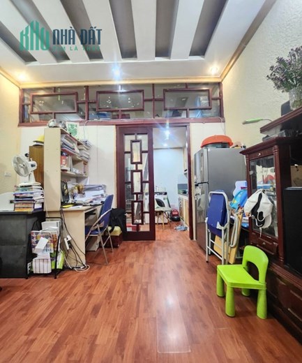 Tập thể Ngã 4 Sở, Nguyễn Trãi 42m2, Tầng 2, bếp wc khép kín, ô tô đỗ dưới, 1.55 tỷ