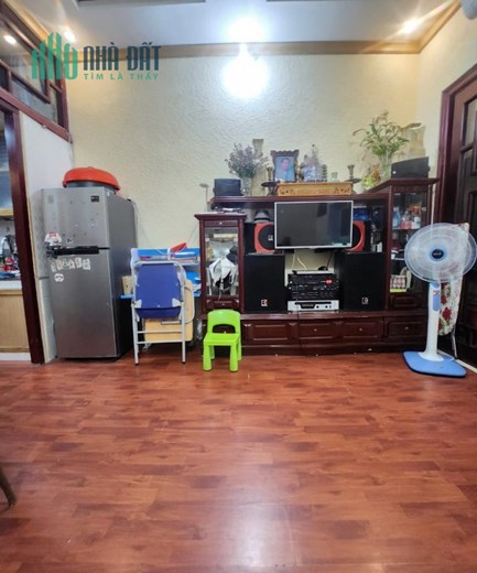 Tập thể Ngã 4 Sở, Nguyễn Trãi 42m2, Tầng 2, bếp wc khép kín, ô tô đỗ dưới, 1.55 tỷ