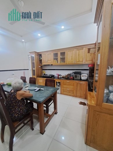 Bán Nhà 2 Tầng Hẻm 10m Lã Xuân Oai Quận 9 136m2 Giá 8.5 Tỷ