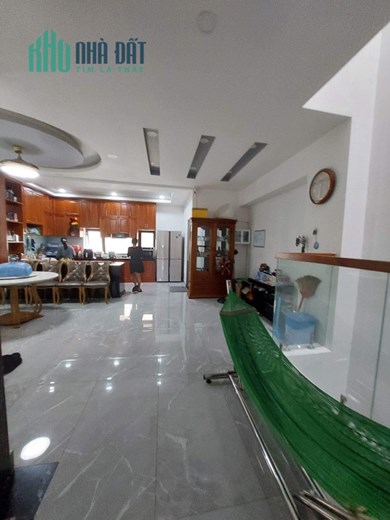 Chủ NGỘP giảm 5 TỶ CÒN 13 TỶ cho căn nhà mặt tiền 5 tầng QUẬN 9