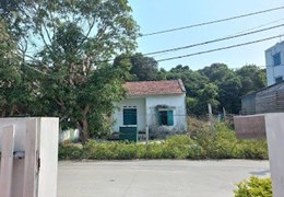Cắt lỗ mảnh đất nằm trục đường chính trung tâm bãi tắm Hồng Vàn.