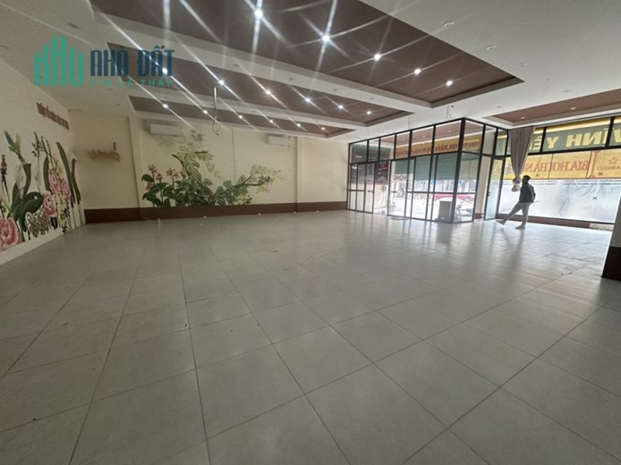 Cho thuê mặt bằng sẵn kinh doanh DT 400m2, Khai Quang, Vĩnh Yên